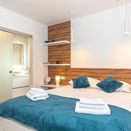 Amazing In With House Sea View Holiday home Brodarica (Sibenik-Knin)