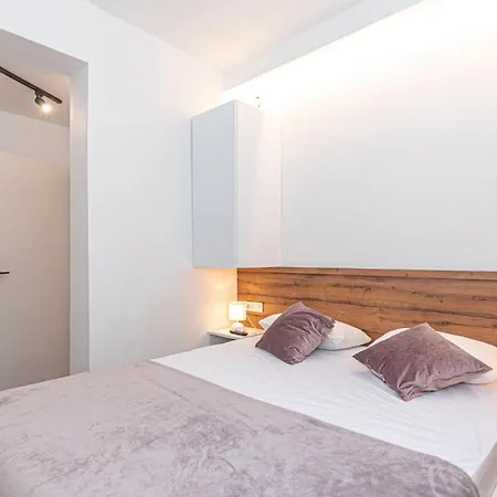 Holiday home Amazing In With House Sea View Brodarica (Sibenik-Knin)