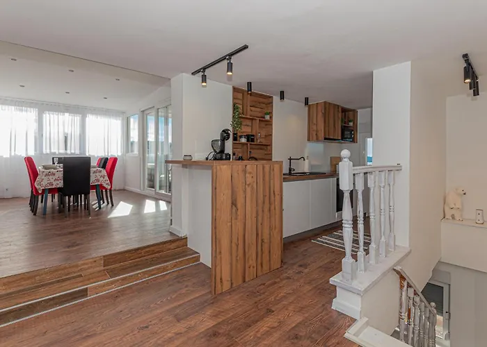 Cozy In Brodarica (Sibenik-Knin)